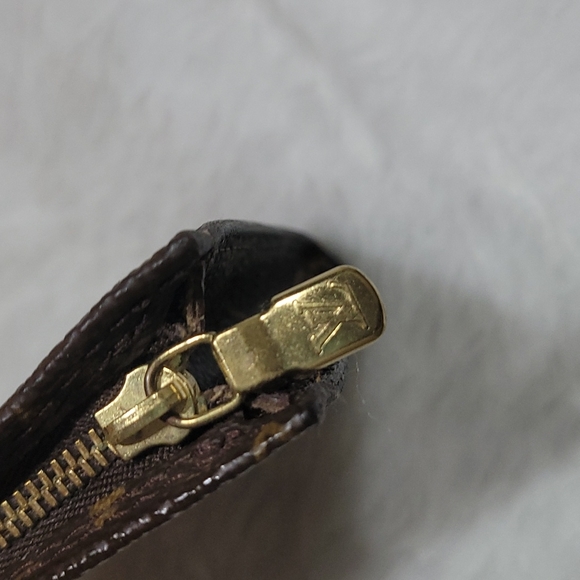 Louis Vuitton Cosmetics Pouch / Pochette - Picture 9 of 16